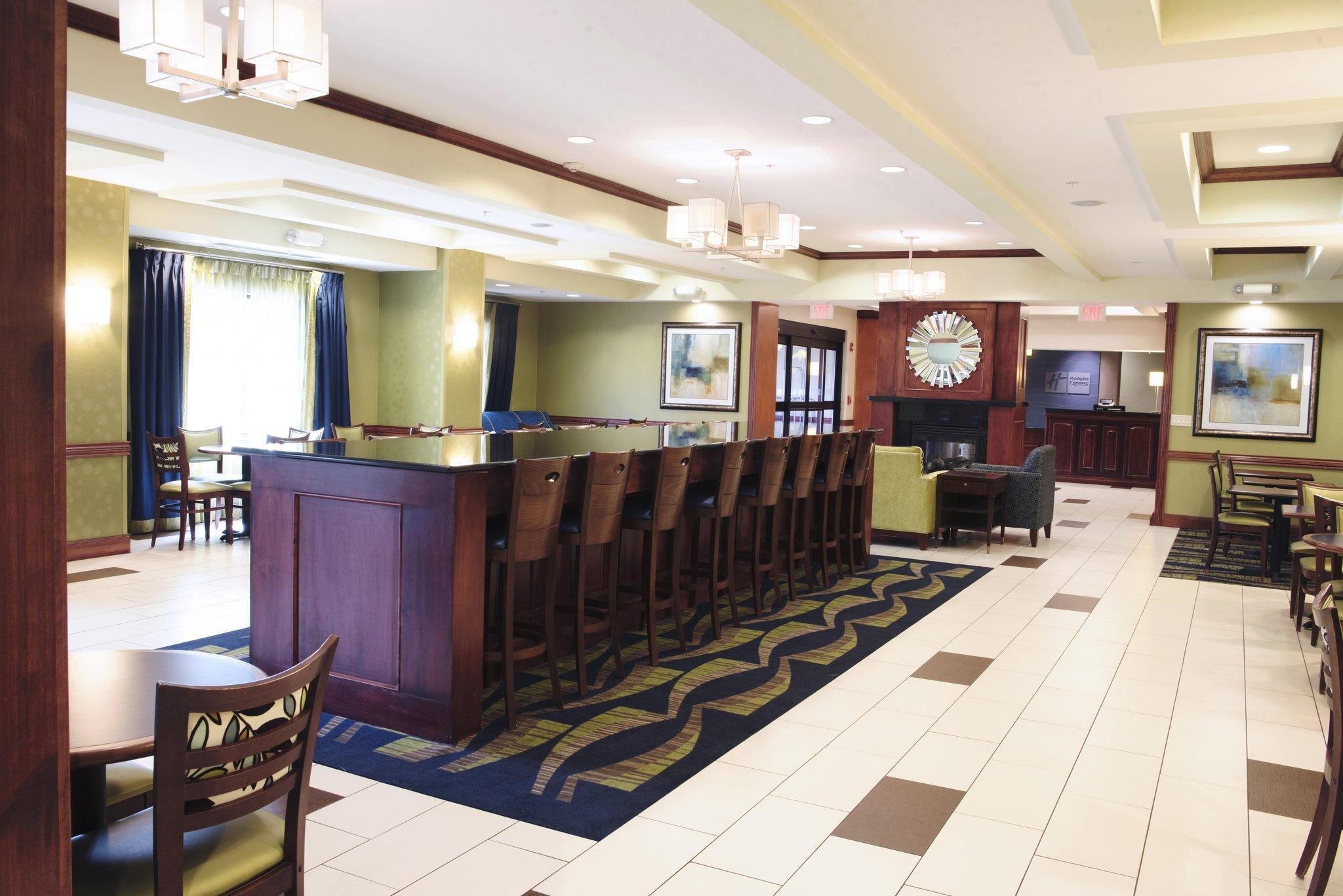 Holiday Inn Express And Suites Urbandale Des Moines, An Ihg Hotel Экстерьер фото