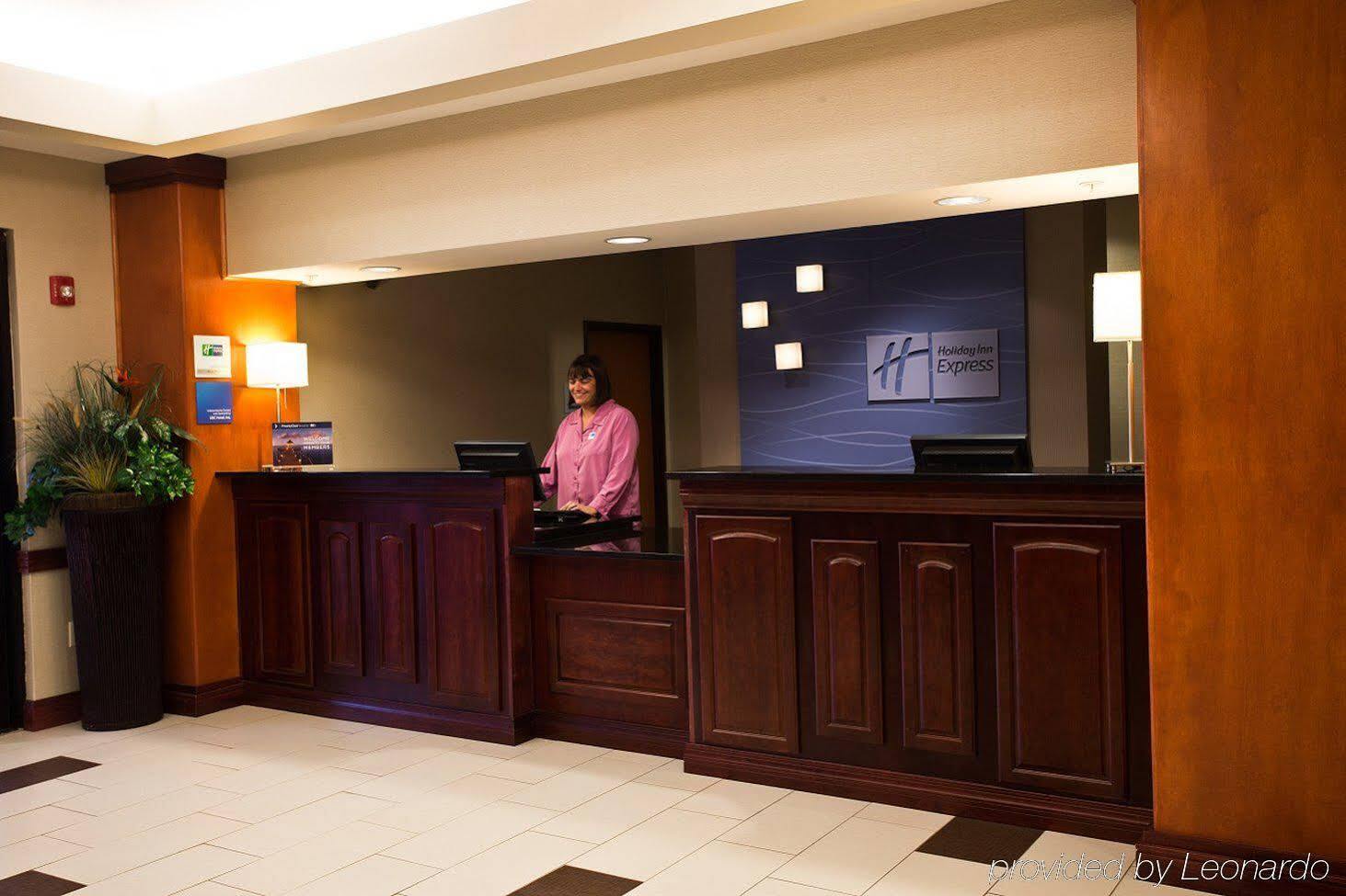 Holiday Inn Express And Suites Urbandale Des Moines, An Ihg Hotel Экстерьер фото