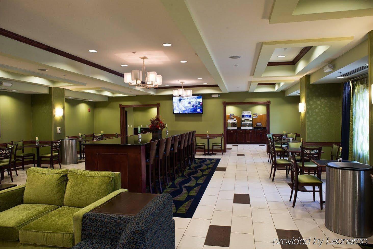 Holiday Inn Express And Suites Urbandale Des Moines, An Ihg Hotel Экстерьер фото